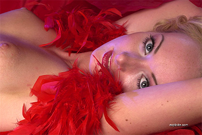 Video of lovely Melissa Lauren masturbating on a red set