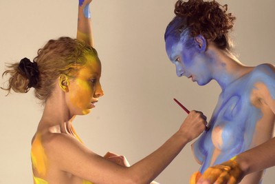 Photos of a two girls nude bodypainting session